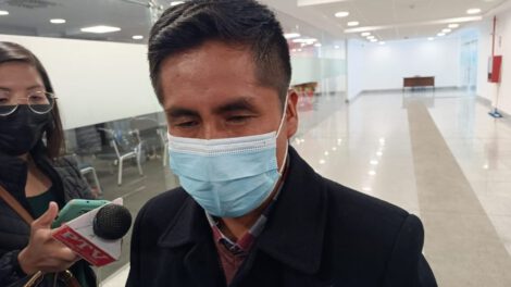 Senador del MAS defiende accionar de la Policía