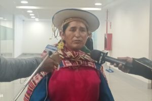 Lidia Patty agradece vigilias en el penal de Chonchocoro