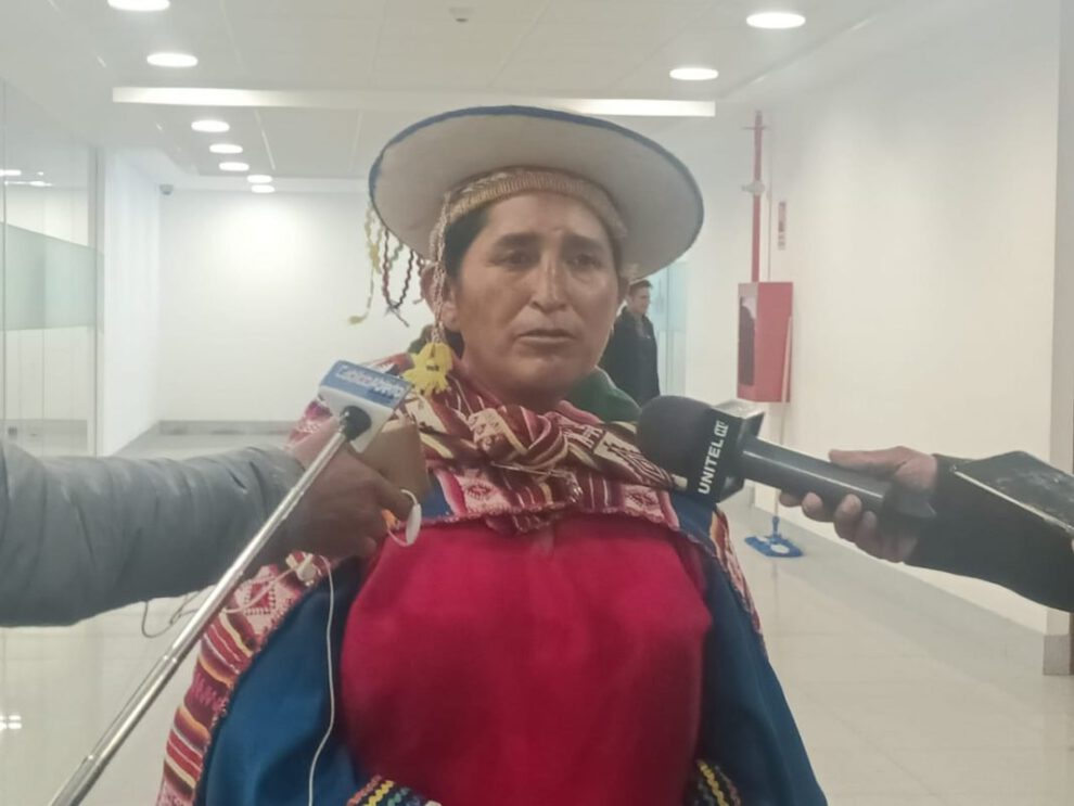 Lidia Patty agradece vigilias en el penal de Chonchocoro