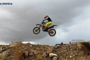 Competencia nacional de motociclismo en Oruro