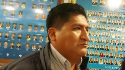 El jefe de bancada del MAS, Andrés Flores, habla sobre la Comisión de Justicia Plural