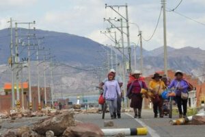 Operaciones comerciales entre Perú y Bolivia truncadas por quema de recinto aduanero