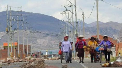 Operaciones comerciales entre Perú y Bolivia truncadas por quema de recinto aduanero