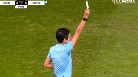 Tarjeta blanca en el fútbol aplicada por Catarina Branco
