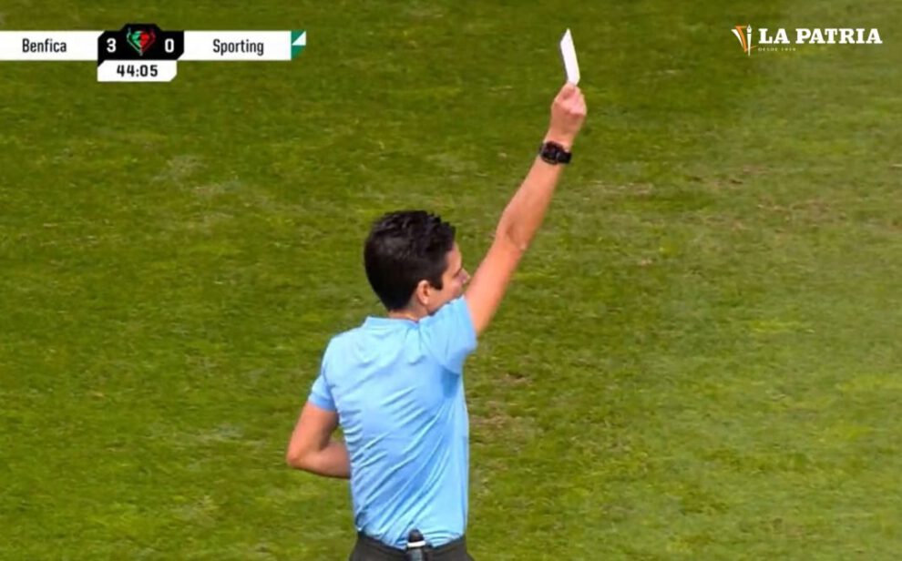Tarjeta blanca en el fútbol aplicada por Catarina Branco
