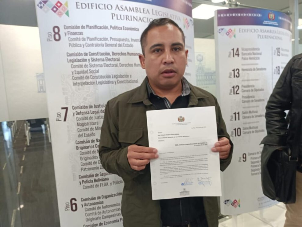 Resguardo policial durante el cabildo solicitado por la bancada de CC