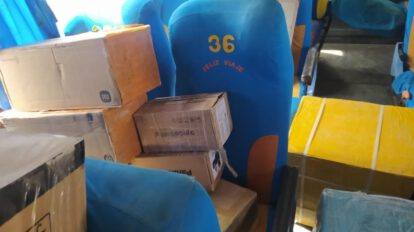 Mercadería de contrabando al interior de un bus