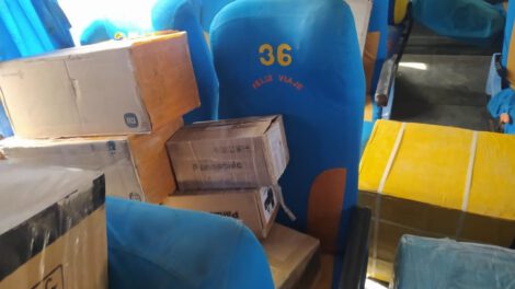 Mercadería de contrabando al interior de un bus