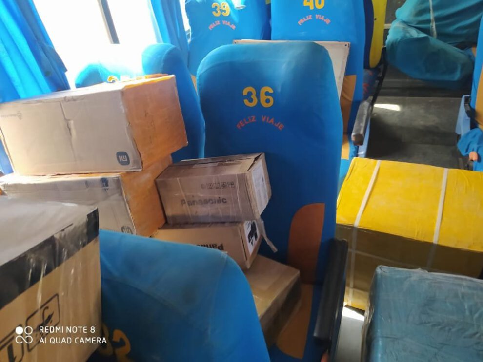 Mercadería de contrabando al interior de un bus