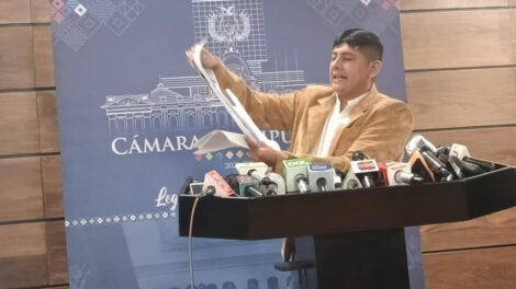 Proyecto de ley contra cívicos presentado por Rolando Cuellar