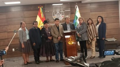Recolección de firmas para reforma judicial por Luis Adolfo Flores