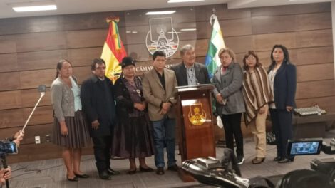 Recolección de firmas para reforma judicial por Luis Adolfo Flores