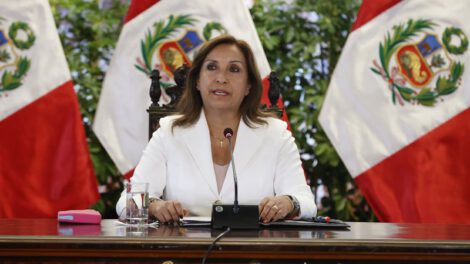 Presidente de Perú, Dina Boluarte, habla sobre Ponchos Rojos y armas dum-dum