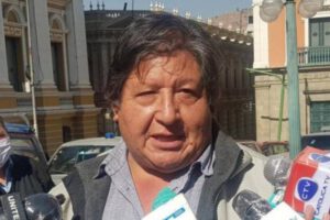 Conade pide renuncia del gobernador tras hallazgo de cámara en la celda de Camacho