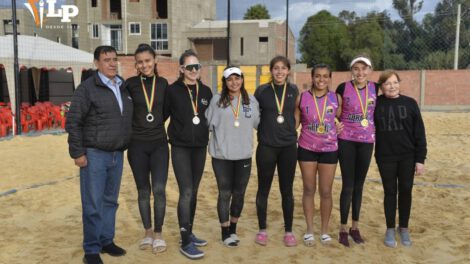 Los ganadores del certamen nacional de voleibol de playa en Cochabamba