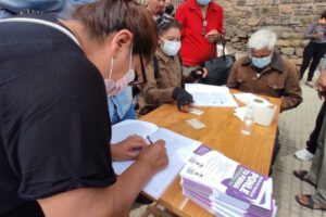Recolección de firmas para el referéndum de juristas independientes en Cochabamba