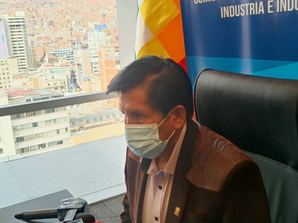 Félix Ajpi reclama sobre privilegios de Camacho en Chonchocoro