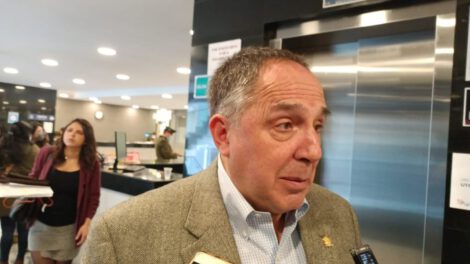 Gustavo Aliaga sugiriendo a Morales no entrometerse en conflictos del Perú