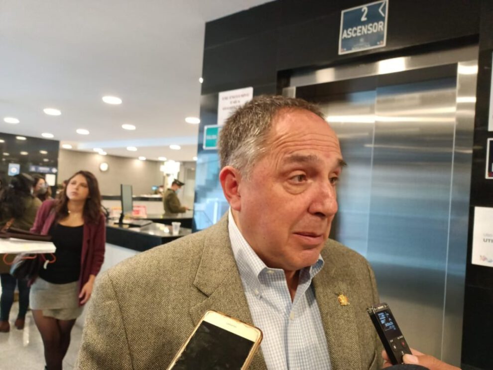 Gustavo Aliaga sugiriendo a Morales no entrometerse en conflictos del Perú