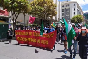 Marcha de maestros urbanos de Bolivia sobre la malla curricular