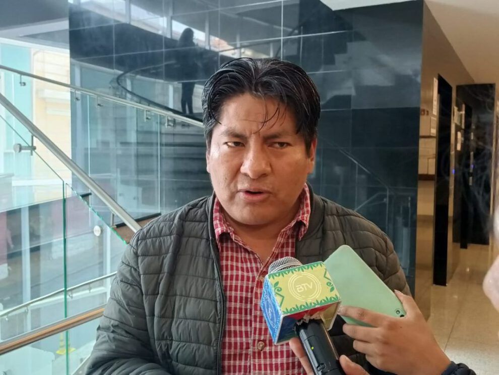 denuncia penal contra el ministro Montaño