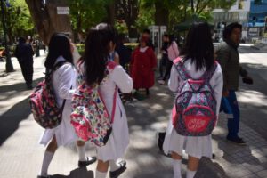 Estudiantes retornando a clases