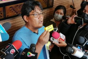 Hostigamiento de Héctor Arce en conferencia de prensa