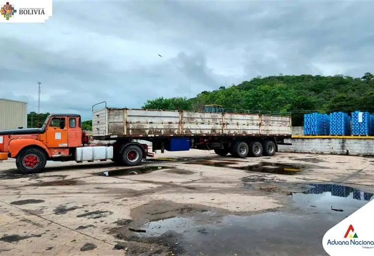 Cerveza de contrabando incautada por la Aduana Nacional