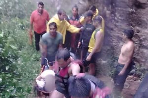 Turistas fallecen en cascada en Los Yungas