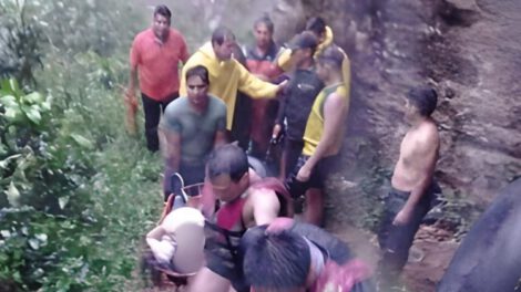 Turistas fallecen en cascada en Los Yungas