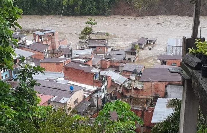 Inundación en La Paz debido al desborde del río Tipuani