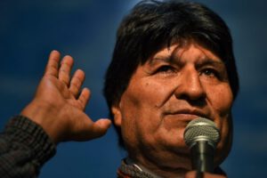 Evo Morales señala que intentan destruirlo y luego al MAS
