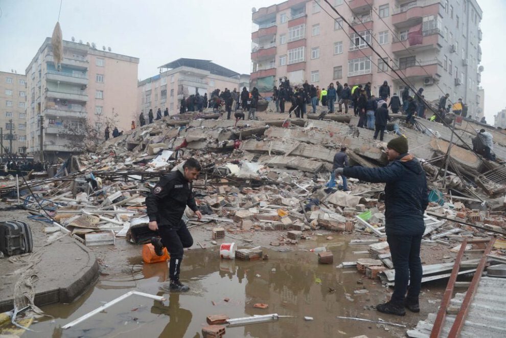 Sismo en Turquía y Siria causando cientos de muertos y miles de heridos