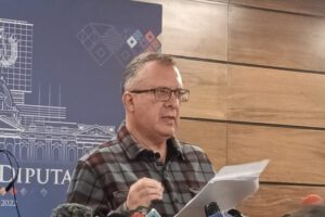 El diputado Carlos Alarcón denuncia que el Gobierno intenta poner en riesgo las reservas de oro