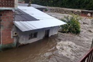 Familias damnificadas por lluvias en Bolivia
