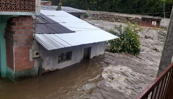 Familias damnificadas por lluvias en Bolivia