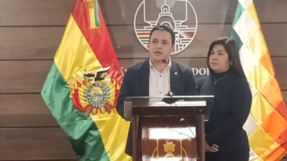 Senador Henry Montero critica la Ley de compra de oro