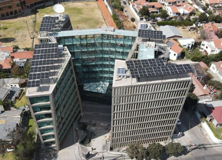 Banco Pyme Ecofuturo apuesta por la energía limpia con 116 módulos solares