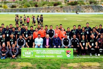 Árbitros orureños destacan su participación en el curso VAR