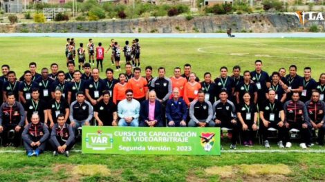 Árbitros orureños destacan su participación en el curso VAR