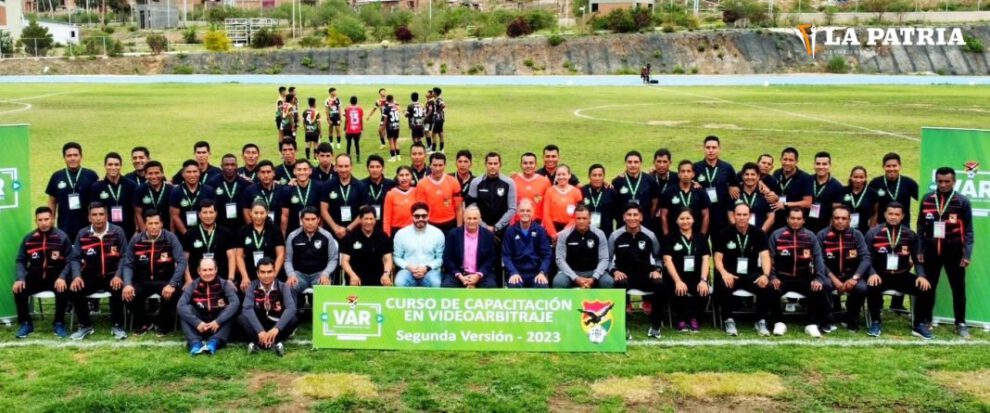 Árbitros orureños destacan su participación en el curso VAR
