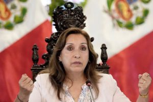 Dina Boluarte afirma que su renuncia no terminará la crisis en el Perú