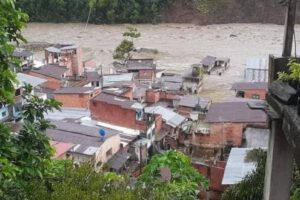 Atenciones médicas en Mapiri y San Julián debido a inundaciones