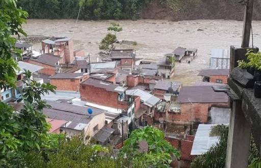 Atenciones médicas en Mapiri y San Julián debido a inundaciones