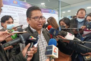 Vicegobernador de Santa Cruz, Mario Aguilera, asumiendo responsabilidades