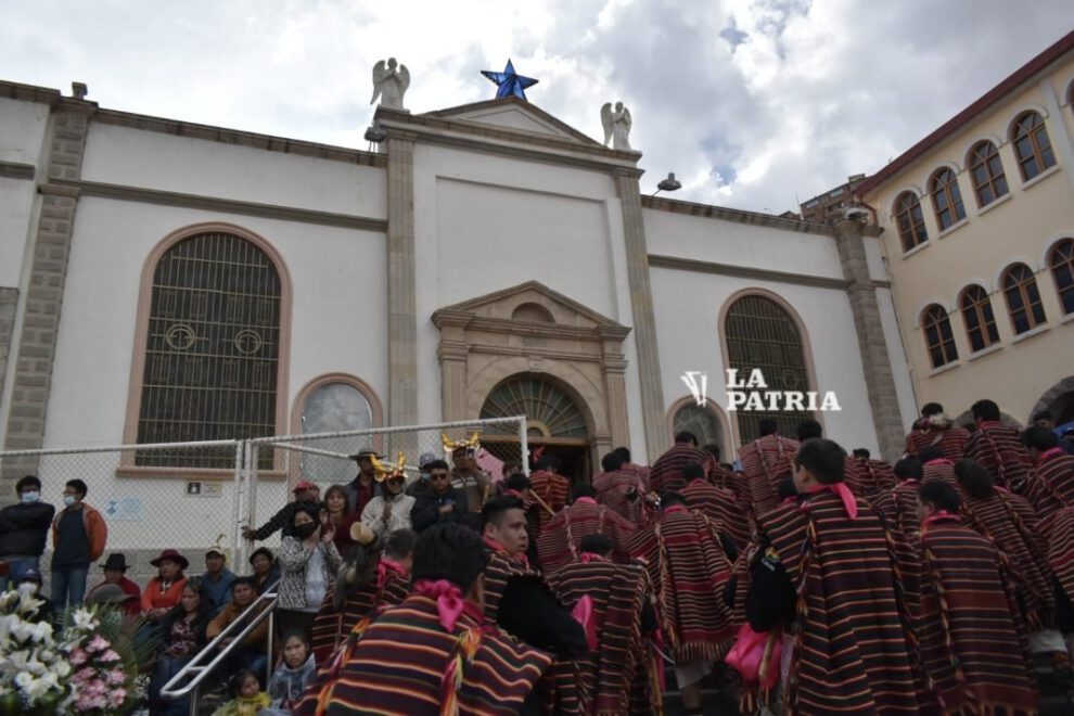 Danzarines ratifican su devoción a la Virgen del Socavón