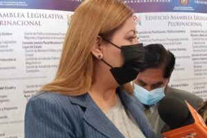 La diputada del MAS, Magalí Gómez, critica el poder económico en el Comité Cívico Pro Santa Cruz