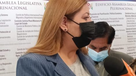 La diputada del MAS, Magalí Gómez, critica el poder económico en el Comité Cívico Pro Santa Cruz