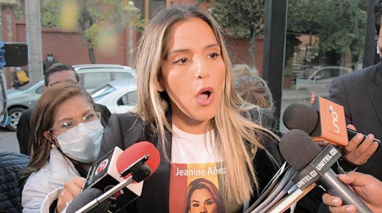 Carolina Ribera cuestiona al ministro Iván Lima sobre corrupción en litio