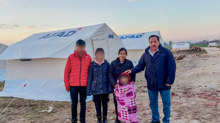 Familia boliviana afectada por el sismo en Turquía